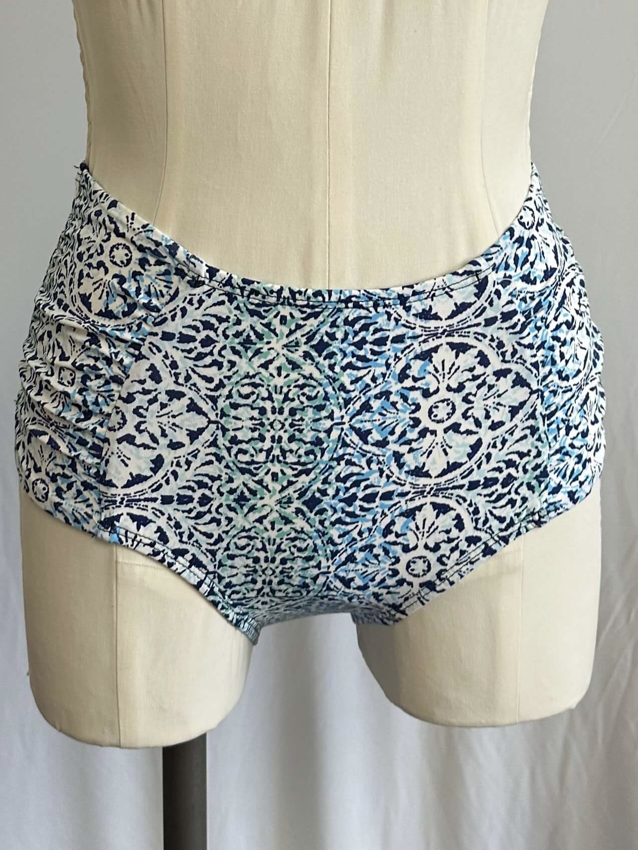 Popina Side Shirred Bottom | Floral Damask